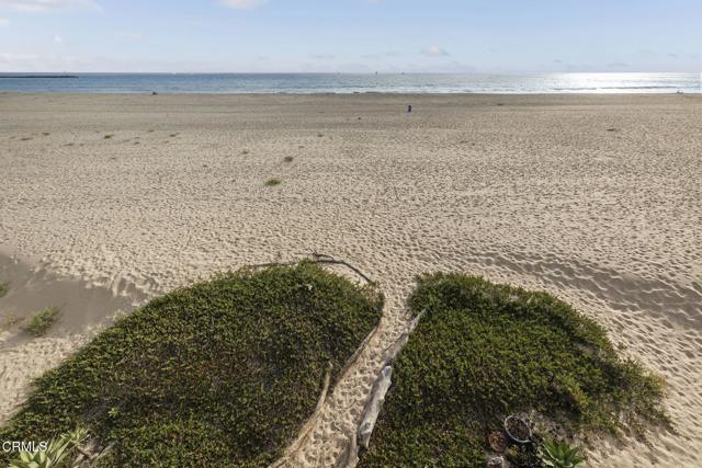 3629 Ocean Drive, Oxnard CA: https://media.crmls.org/mediaz/4a1c5784-8c6f-4a6b-ba8a-b0147d987ce3.jpg