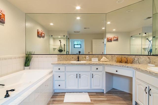 6020 Sherry Lee Lane, Salinas CA: https://media.crmls.org/mediaz/4a1c73f4-b5d3-437b-ba08-1269bec9678c.jpg