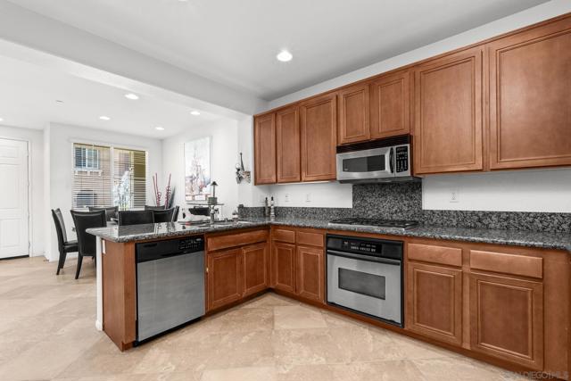 13033 Lamia Point, San Diego CA: https://media.crmls.org/mediaz/4a1c91a2-51dd-46fa-8397-038b02089196.jpg