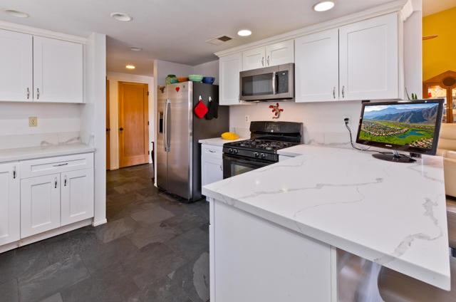 1291 Tiffany N Circle, Palm Springs CA: https://media.crmls.org/mediaz/4a1d8c58-8bd8-40ce-b177-79c2f4a76a50.jpg