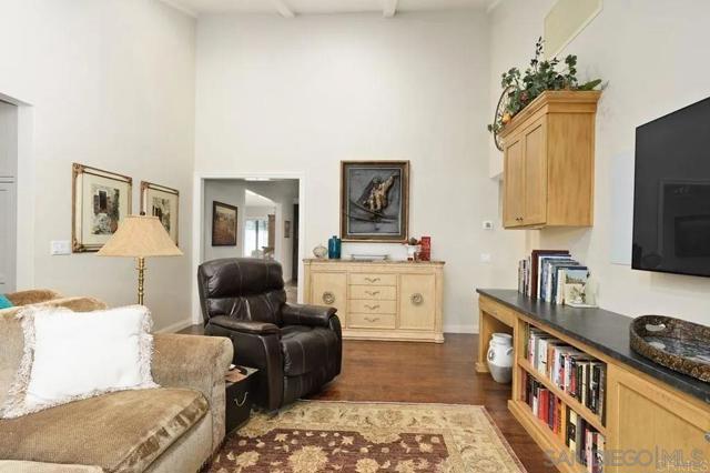 3868 Avenida Feliz, Rancho Santa Fe CA: https://media.crmls.org/mediaz/4a1dfb39-9fc8-4b33-86dc-ab8758de454a.jpg