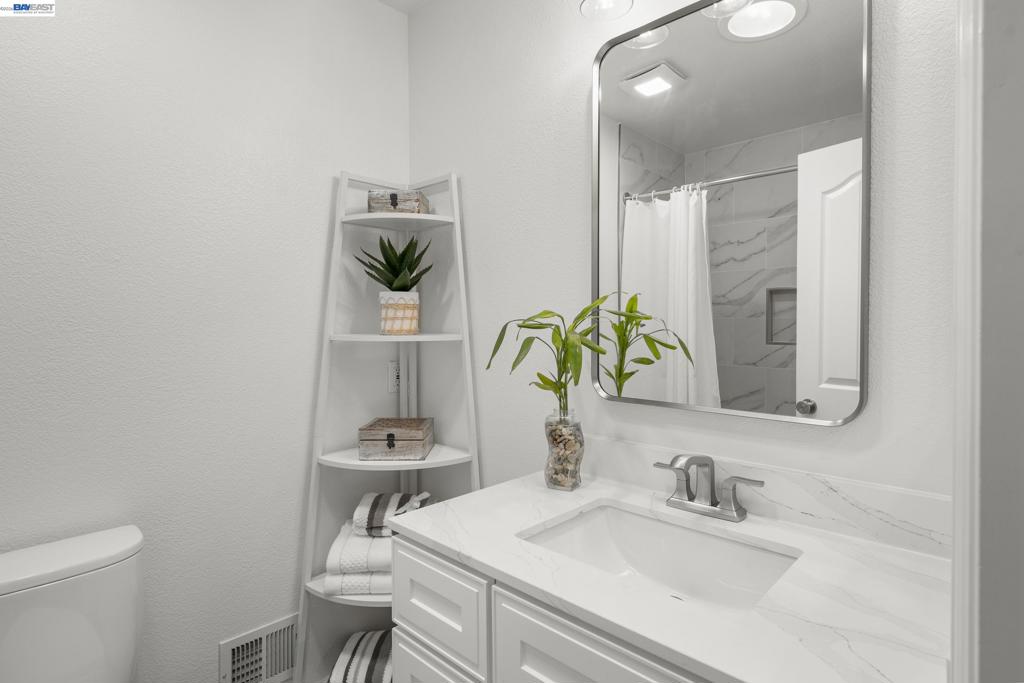 https://media.crmls.org/mediaz/4a1e26d0-a324-4176-806e-54fb67cb3c6f.jpg?preset=X-Large