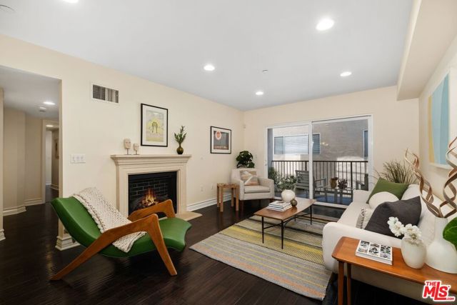 1353 N Fuller Avenue, Los Angeles CA: https://media.crmls.org/mediaz/4a1f7e2e-6b9e-44c5-8075-b6523fe56976.jpg