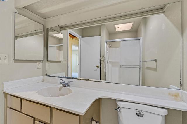 136 Hackamore Ln, Fremont CA: https://media.crmls.org/mediaz/4a203f21-7bc5-44e2-ba5d-1946ca63c0b5.jpg
