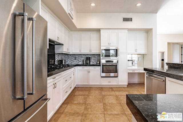 55586 Southern, La Quinta CA: https://media.crmls.org/mediaz/4a208034-bf3a-48b6-9b37-a874511d3da3.jpg