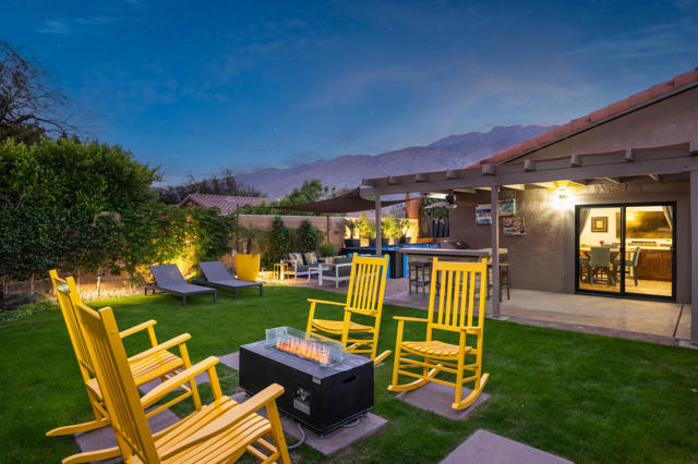 1289 E Caleta Way, Palm Springs CA: https://media.crmls.org/mediaz/4a216cda-30ea-4766-a25b-a4819a82dd12.jpg