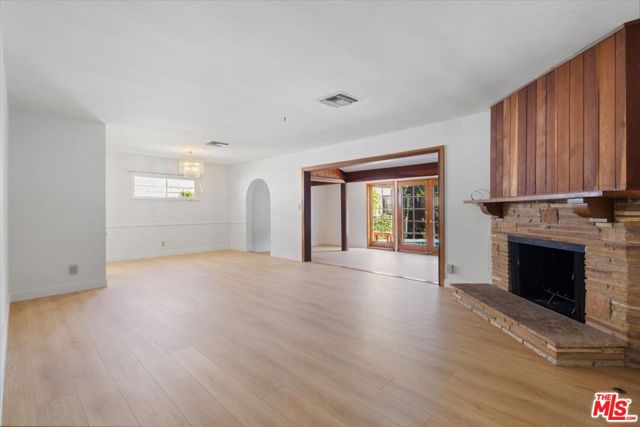12848 Tiara Street, Valley Village CA: https://media.crmls.org/mediaz/4a2197b7-e879-49ca-8606-783d7bbf59f5.jpg