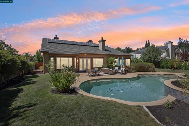 132 Victoria Pl, Danville CA: https://media.crmls.org/mediaz/4a23215d-07e5-4639-b28a-e401274286c3.jpg