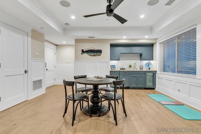 1050 Isabella Ave, Coronado CA: https://media.crmls.org/mediaz/4a23bc3e-be89-4747-a084-c965ce5c7b92.jpg