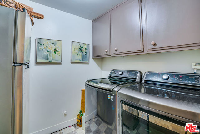 4101 Tarrybrae Terrace, Tarzana CA: https://media.crmls.org/mediaz/4a240aa5-98e1-45f1-8637-8d29f054a430.jpg