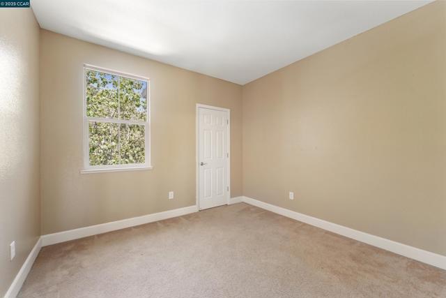 513 Lexington Dr, Vallejo CA: https://media.crmls.org/mediaz/4a240db8-99b6-41c1-81eb-b6775e739d37.jpg