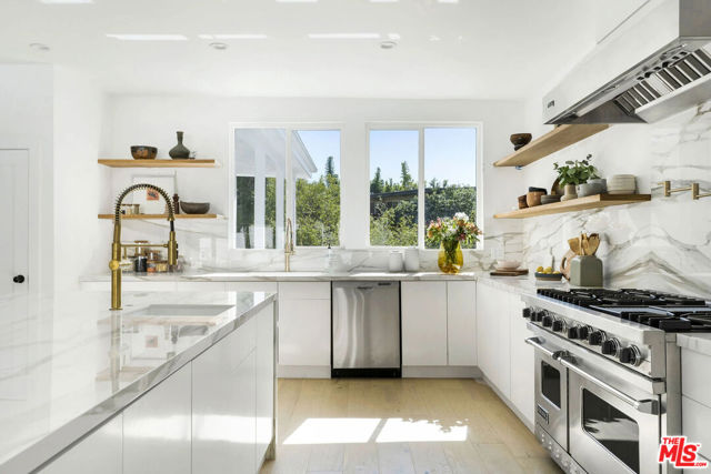 2600 Zorada Drive, Los Angeles CA: https://media.crmls.org/mediaz/4a244f05-c76c-4238-b486-bd9f4091c81a.jpg