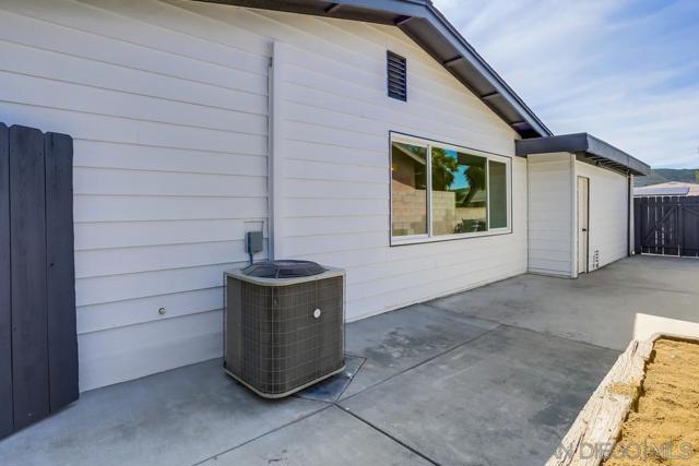 12701 Mcferon Rd, Poway CA: https://media.crmls.org/mediaz/4a245e2e-0818-47be-9517-8c6924e76c27.jpg