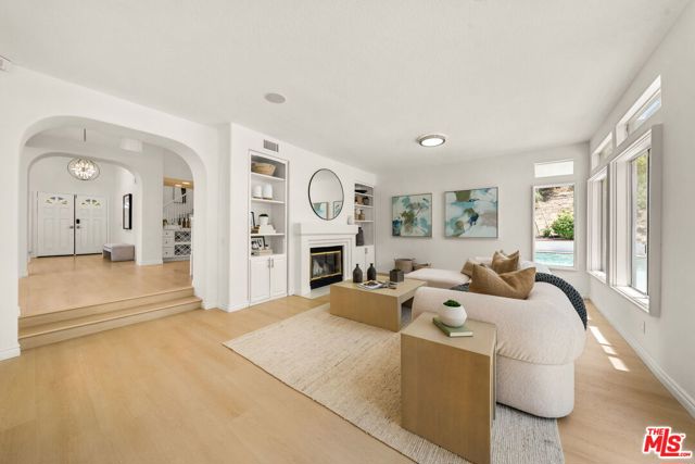 22248 Cairnloch Street, Calabasas CA: https://media.crmls.org/mediaz/4a248bf0-46ff-45dc-9925-a1ca72310c5b.jpg