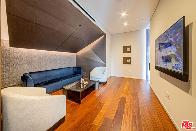 889 Francisco Street, Los Angeles CA: https://media.crmls.org/mediaz/4a24a857-3386-47b0-8aca-85edfff963bf.jpg