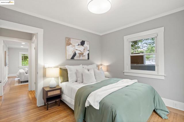 1006 Glendora Ave, Oakland CA: https://media.crmls.org/mediaz/4a24b36c-68f4-4989-8754-038438cd3998.jpg