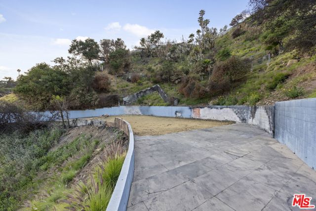 16613 Pequeno Place, Pacific Palisades CA: https://media.crmls.org/mediaz/4a24c4a8-7470-4179-a2bd-3ba47eda58a0.jpg
