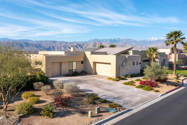 13 Via Montagna, Rancho Mirage CA: https://media.crmls.org/mediaz/4a25329e-eca6-4831-9219-8aec1ecfe78e.jpg