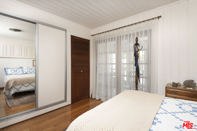 14755 Huston Street, Sherman Oaks CA: https://media.crmls.org/mediaz/4a2622ea-82cf-434c-b574-73ebe5d6187b.jpg