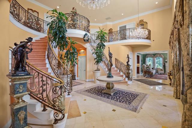 16840 Cypress Way, Los Gatos CA: https://media.crmls.org/mediaz/4a262cf6-d4fc-4f11-8737-3ed70a29402a.jpg