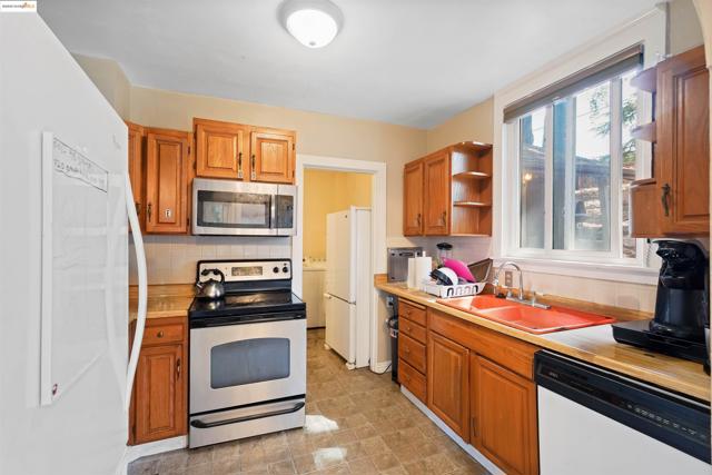 120 Sunset Ave, Vallejo CA: https://media.crmls.org/mediaz/4a2645a5-e039-46a5-8620-8854222ed9a8.jpg