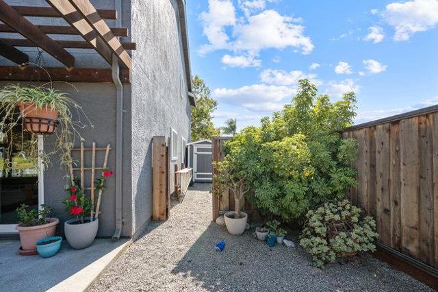 2421 Valley View Road, Hollister CA: https://media.crmls.org/mediaz/4a2647b6-4512-45a7-bf87-4e908182037d.jpg