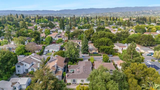 263 W Oakwood Boulevard, Redwood City CA: https://media.crmls.org/mediaz/4a267cae-91c1-441a-99bf-9a1c6062173c.jpg