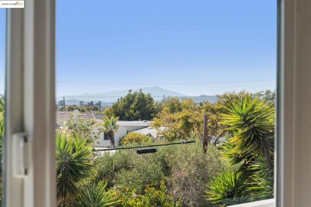 515 Mount St, Richmond CA: https://media.crmls.org/mediaz/4a272211-b356-4a0e-b768-04f7bdbb0c5f.jpg