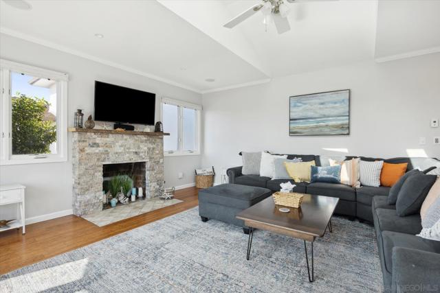 940 Fresno St, Pismo Beach CA: https://media.crmls.org/mediaz/4a275617-b60a-422c-956b-511421592c19.jpg