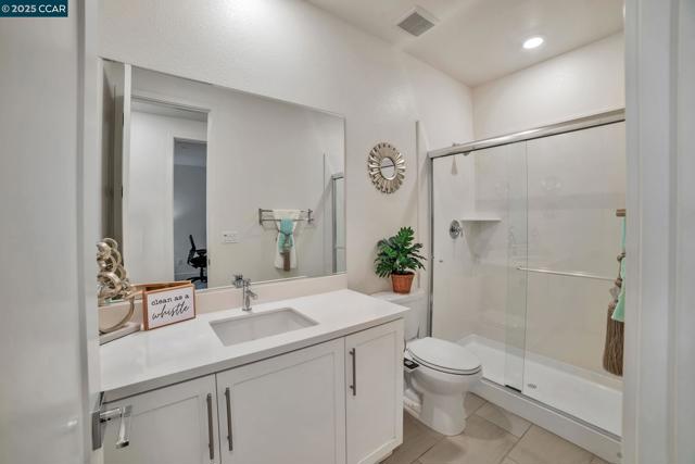 33103 Via Vicenza, San Ramon CA: https://media.crmls.org/mediaz/4a281e3e-26e7-4965-81fe-0927857e351d.jpg