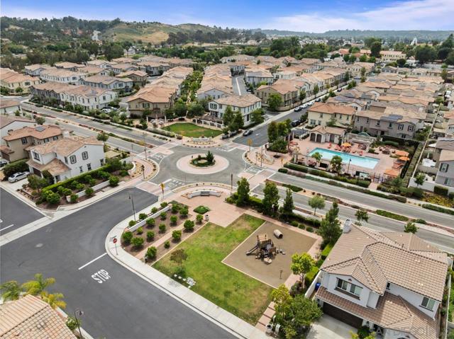 4170 Sitio Cielo, Oceanside CA: https://media.crmls.org/mediaz/4a2887cd-8024-485d-a652-73bc8a043dad.jpg