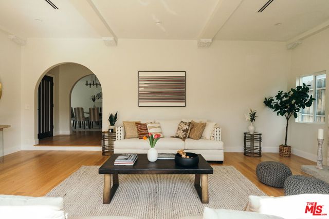 1237 S Curson Avenue, Los Angeles CA: https://media.crmls.org/mediaz/4a28e4b6-2959-4b75-a363-5c0d2b0eb24d.jpg