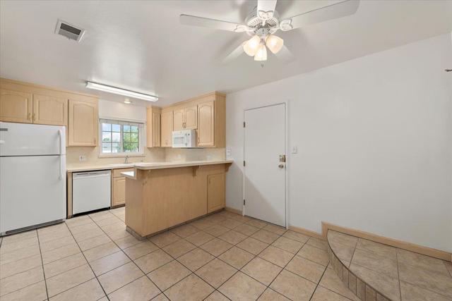 898 Hummingbird Drive, San Jose CA: https://media.crmls.org/mediaz/4a29113f-acad-4d47-9b48-d4d8391570f0.jpg