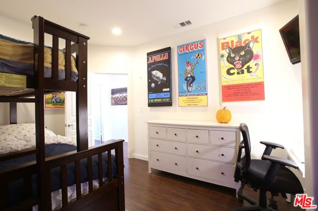 4447 Calhoun Avenue, Sherman Oaks CA: https://media.crmls.org/mediaz/4a294ba7-5f33-487f-8cc5-d530bdaddffe.jpg