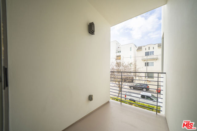 3061 W 12th Place, Los Angeles CA: https://media.crmls.org/mediaz/4a296700-cebc-404d-9e59-b7a9eef9193c.jpg