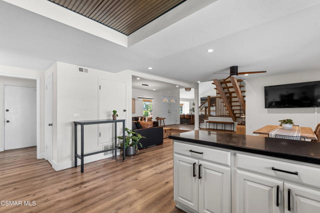 363 Larcom Street, Thousand Oaks CA: https://media.crmls.org/mediaz/4a29b8f8-eb0e-4800-87d5-c10b4dd39f9c.jpg