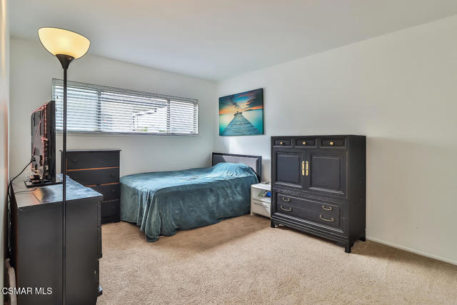 168 E Gainsborough Road, Thousand Oaks CA: https://media.crmls.org/mediaz/4a29fe99-696d-409c-a558-abfae426a4a7.jpg