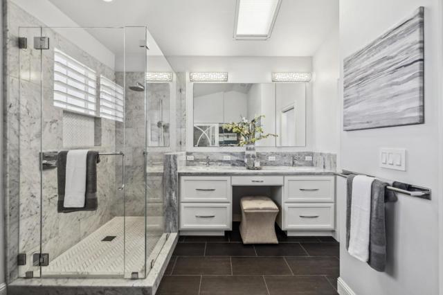 910 Governors Bay Drive, Redwood City CA: https://media.crmls.org/mediaz/4a2a28e3-a3ef-46f1-a610-52aba07b5739.jpg
