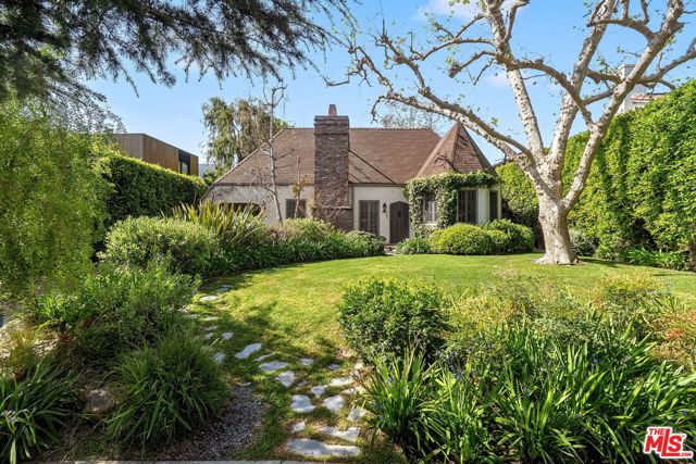 440 19th Street, Santa Monica CA: https://media.crmls.org/mediaz/4a2a5021-48e8-4de5-9093-702e333027eb.jpg