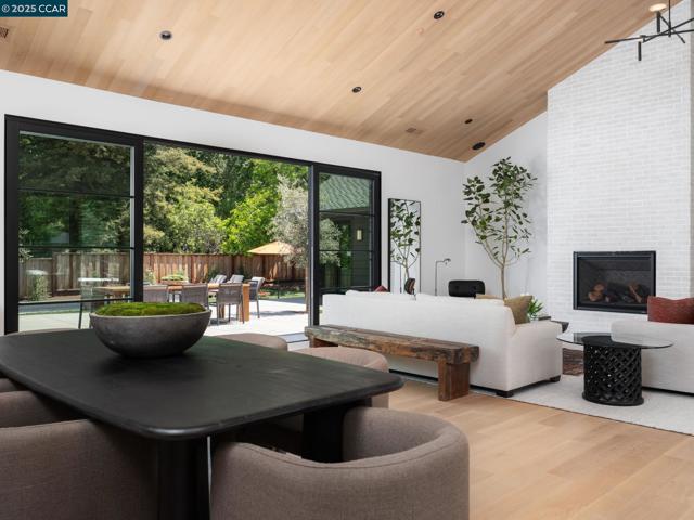 3364 Las Huertas Rd, Lafayette CA: https://media.crmls.org/mediaz/4a2a70be-446d-420b-9d24-3087a2f81a3e.jpg