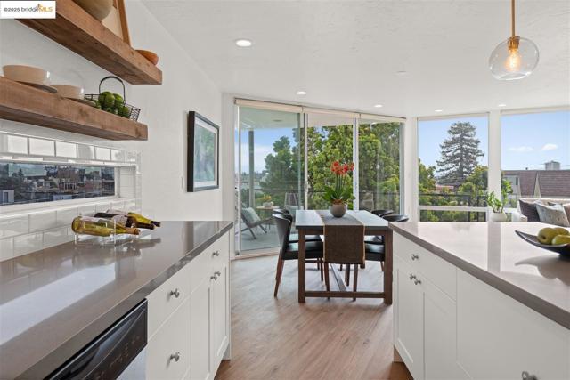 383 Staten Ave, Oakland CA: https://media.crmls.org/mediaz/4a2ac207-096a-412e-a9f5-24e0334da29b.jpg