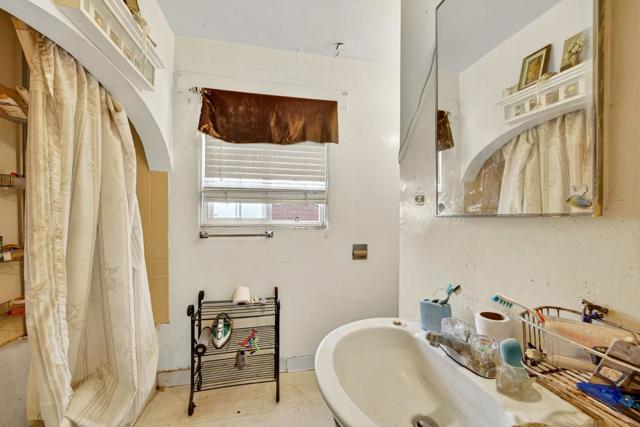 951 N 4th Street, San Jose CA: https://media.crmls.org/mediaz/4a2b3d76-6d36-44c8-828d-49d31d27098e.jpg