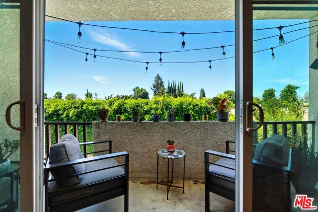 12955 Riverside Drive, Sherman Oaks CA: https://media.crmls.org/mediaz/4a2b4a4f-d023-4679-a822-6fc3e87ecade.jpg