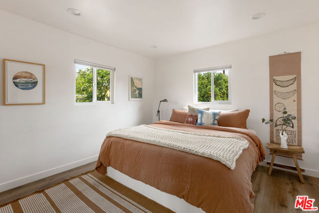 3330 Minto Court, Los Angeles CA: https://media.crmls.org/mediaz/4a2be5b9-f461-4026-a200-144093b466ca.jpg