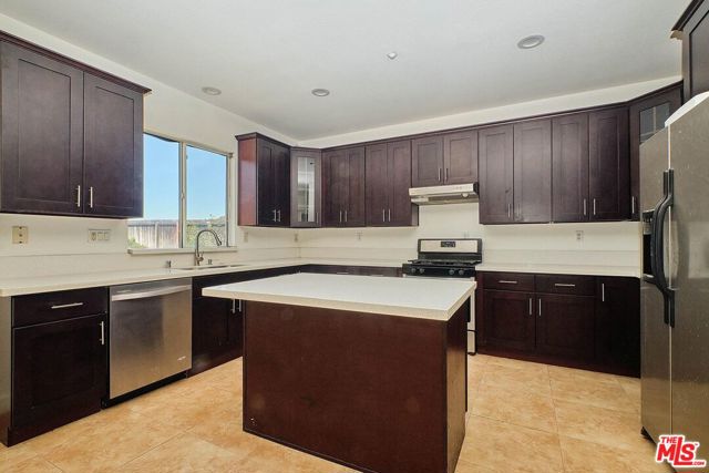 12512 Valley Vista Way, Sylmar CA: https://media.crmls.org/mediaz/4a2c1881-64b2-4464-98dc-cc7809ebac6a.jpg