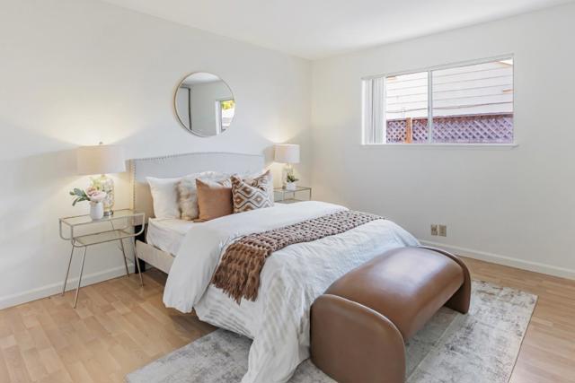 3210 South Court, Palo Alto CA: https://media.crmls.org/mediaz/4a2c5476-6c4f-4997-802d-1a33ff44e940.jpg