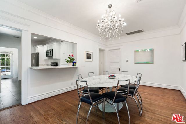 2130 W 27th Street, Los Angeles CA: https://media.crmls.org/mediaz/4a2c7f15-a9bc-4464-9d8a-92faeb2e0ff7.jpg