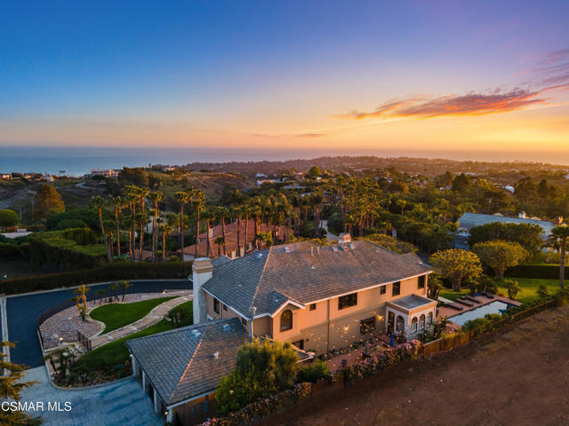 5810 Zumirez Drive, Malibu CA: https://media.crmls.org/mediaz/4a2ccc6a-32a2-46f4-9914-5c57560163e2.jpg
