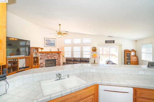 5402 Navajo Ct, Antioch CA: https://media.crmls.org/mediaz/4a2d3d9e-491f-4889-ad22-656e04dd878d.jpg
