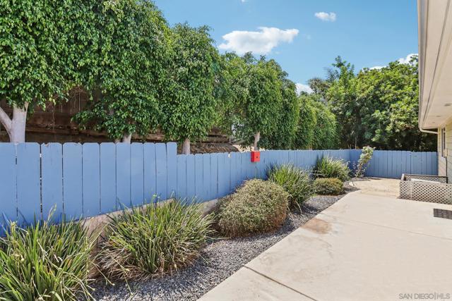 4464 Maple Ave, La Mesa CA: https://media.crmls.org/mediaz/4a2d4f03-8438-44f4-b4c2-9abaae3f5d0f.jpg